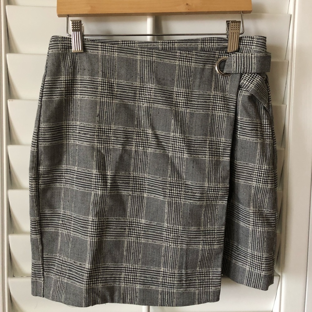 Gray checkered skort